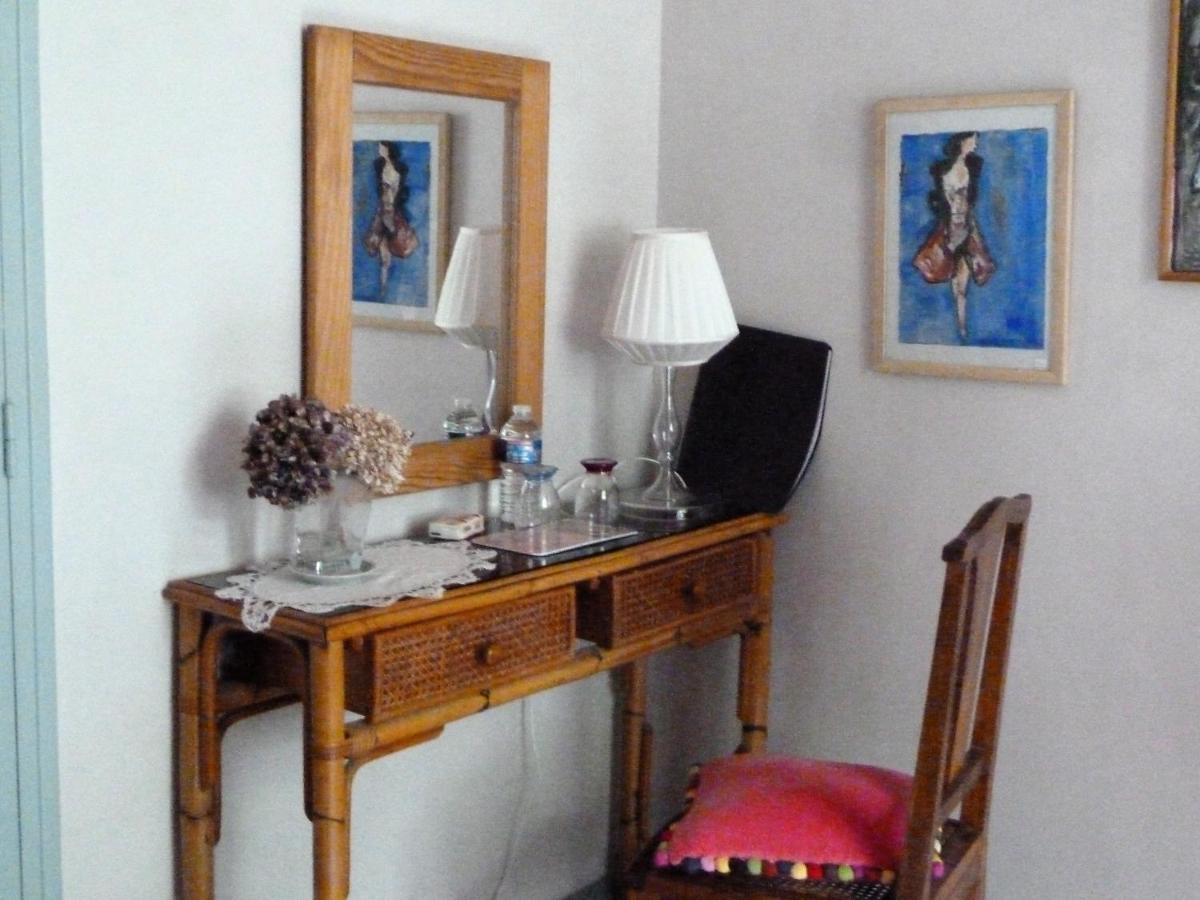 B&B L'Atelier Du Presbytere Saint-Maugan Buitenkant foto