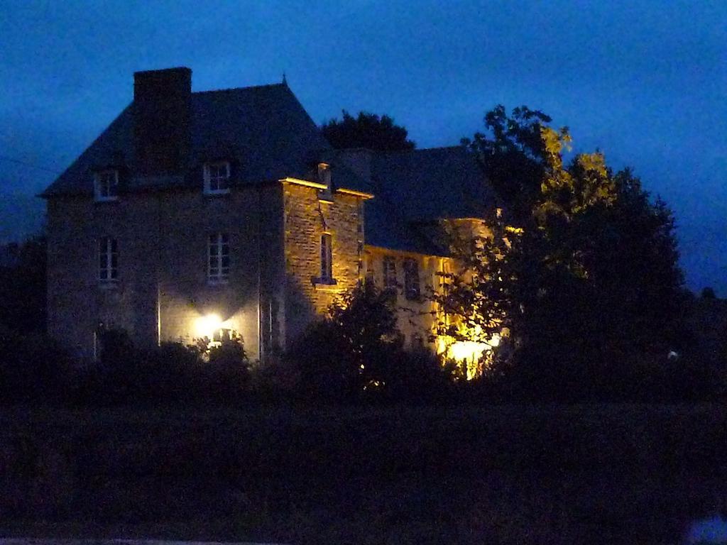 B&B L'Atelier Du Presbytere Saint-Maugan Buitenkant foto