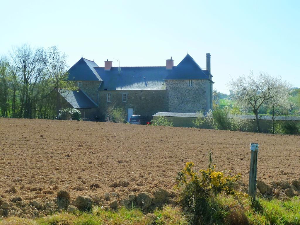 B&B L'Atelier Du Presbytere Saint-Maugan Buitenkant foto