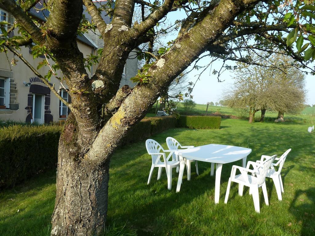 B&B L'Atelier Du Presbytere Saint-Maugan Buitenkant foto